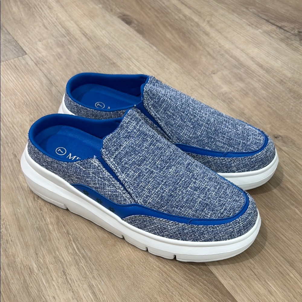 NEW Women’s Megnya Clogs